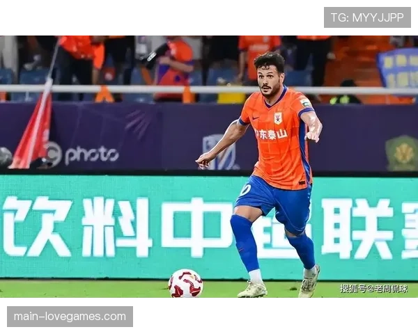 VAR长时间介入判定越位，山东泰山队进球被吹引发战术布置中断